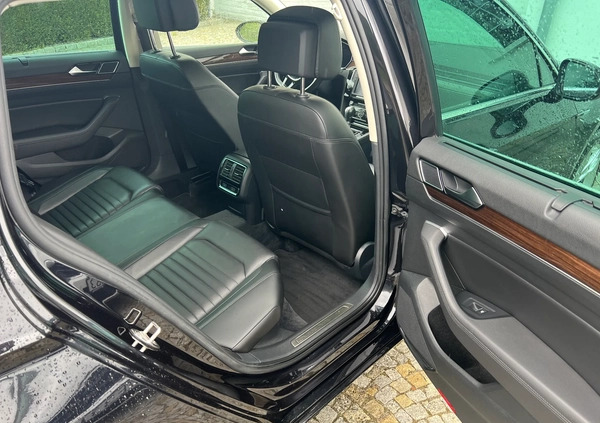 Volkswagen Passat cena 73500 przebieg: 197634, rok produkcji 2016 z Głogów małe 277